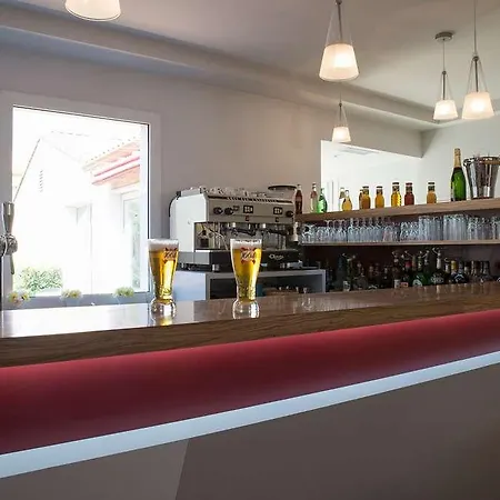 Og Pavillon Beziers فندق